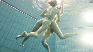 cachonda rubias lesbianas bajo el agua