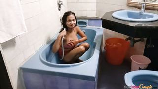 bonita indias jovencita jugando