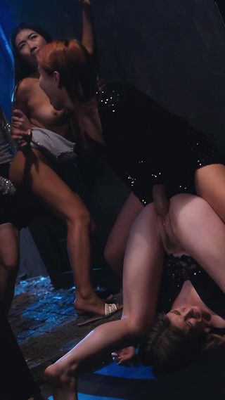 asian girl pussy licking